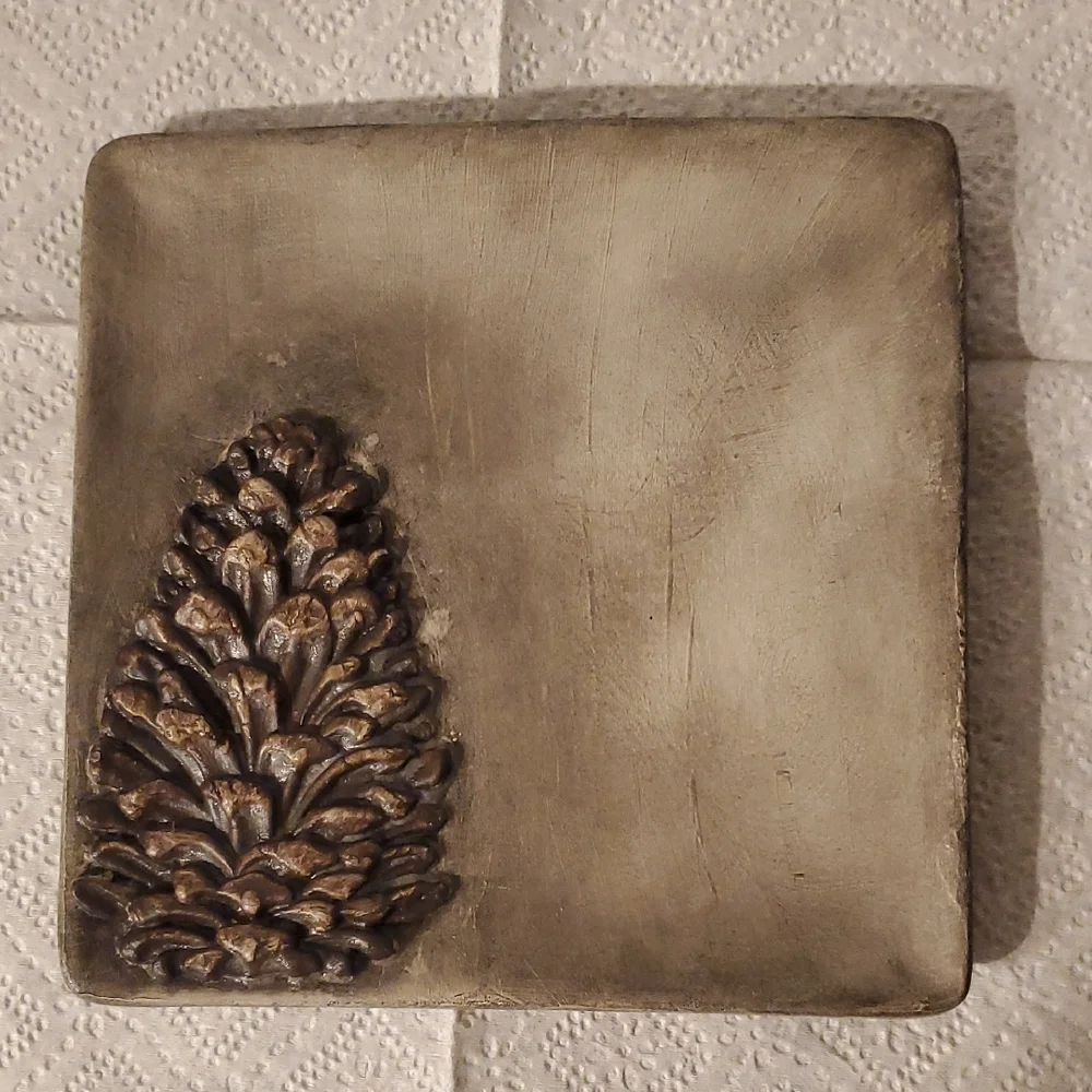 Elegant Pinecone Decorative Plate